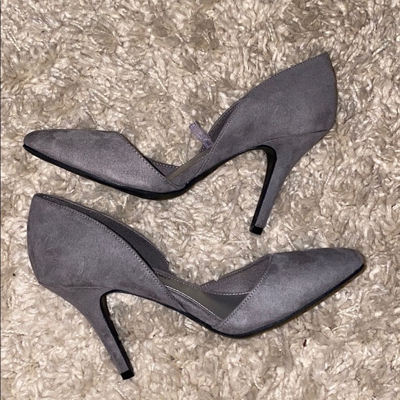 Heels - Picture 4 of 4